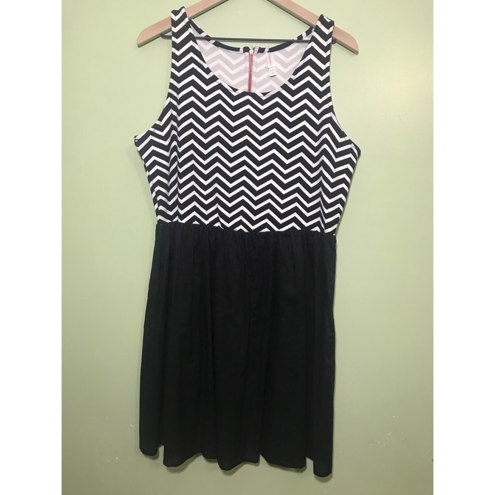 Chevron Dress - Picture 3 of 6